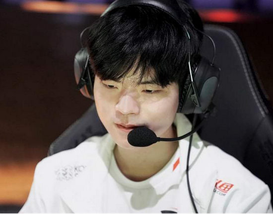 王者荣耀中的乙女情缘：当游戏角色成为心动男友